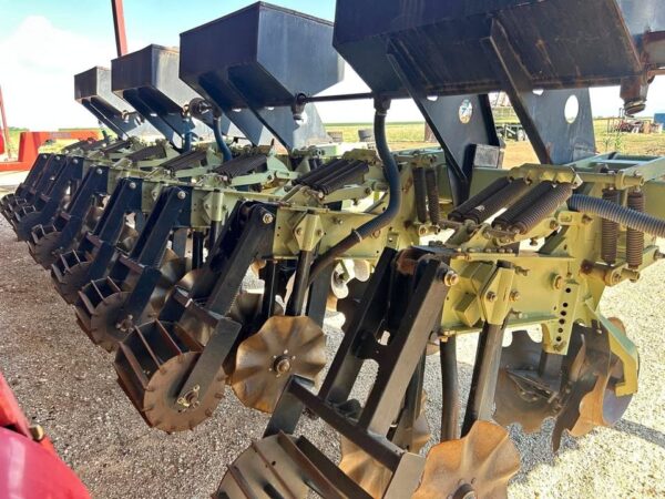 8 Row .91cm Orthman Strip Tiller For Sale