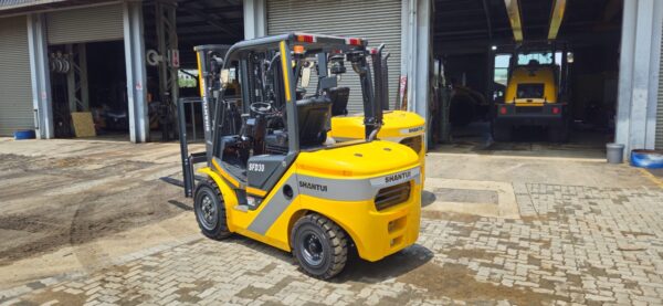 SHANTUI SFD30 FORKLIFT