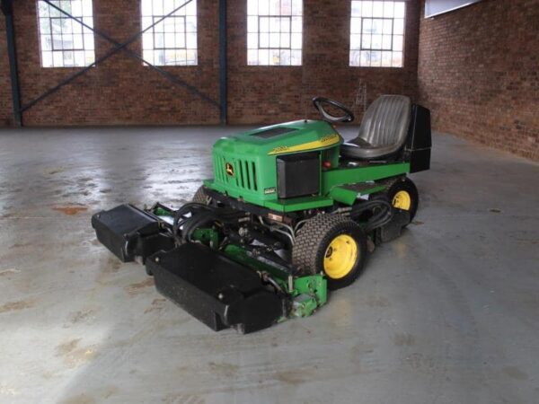 Pre-owned John Deere 2653A Ride-on Mower - Image 3
