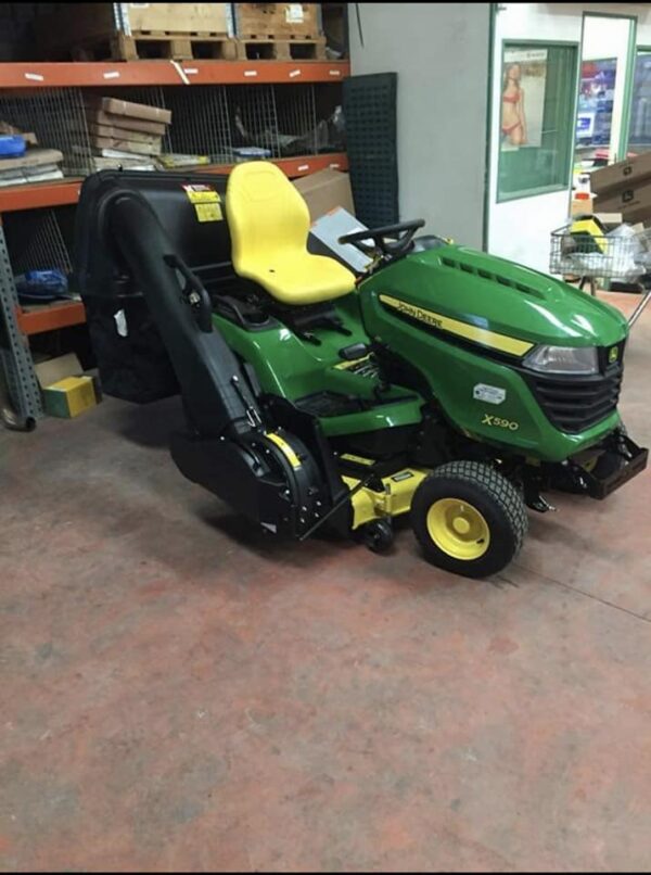 John Deere X590 Lawn Mower - Image 2