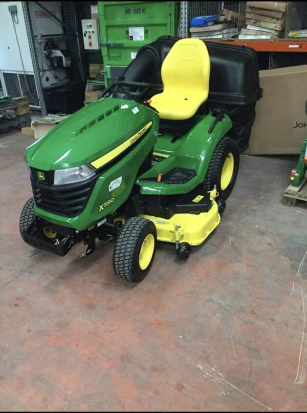 John Deere X590 Lawn Mower