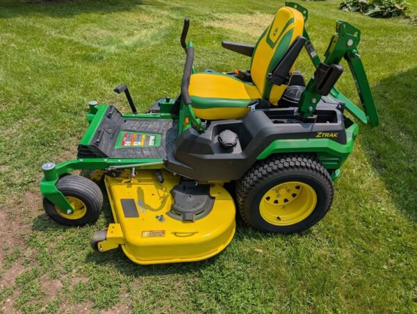 2021 John Deere Z530R Ride-on Mower - Image 2